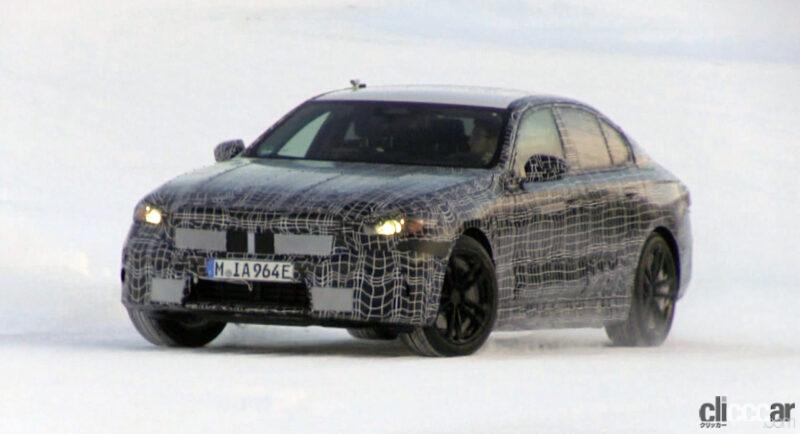 「BMW 5シリーズ初のEV版「i5」、ガソリン車との違いはほぼ無し【動画】」の1枚目の画像