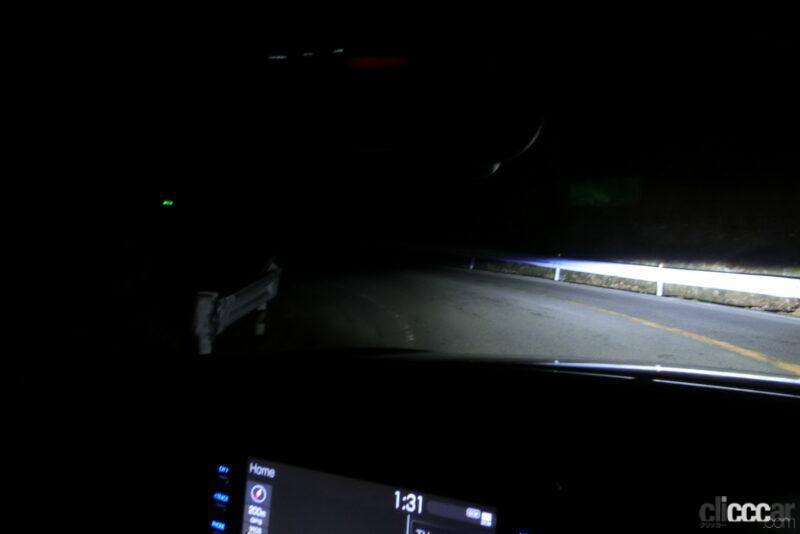 「カローラクロスのハイ／ロー2段式オートマチックハイビームは想像以上に有能だ【新車リアル試乗トヨタ・カローラクロス1-3夜間のライト性能編】」の10枚目の画像