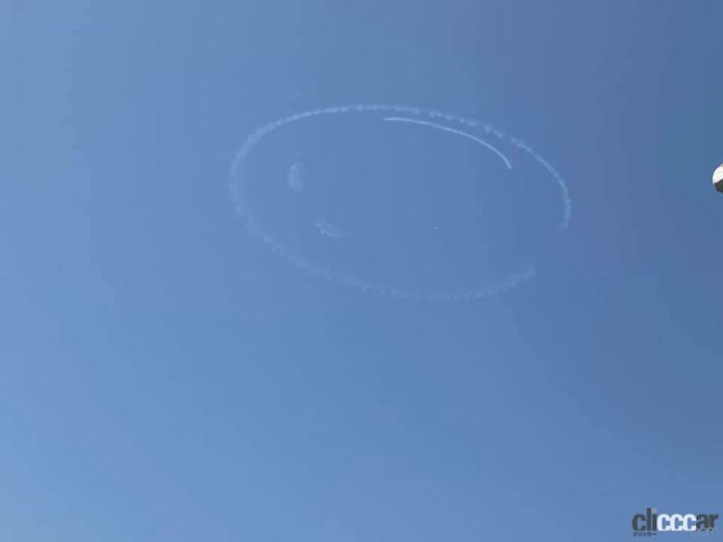 「【Fly for ALL #大空を見上げよう】明日4月22日（金）、東京・神奈川上空に室屋義秀選手がフライトで描くニコちゃんマークを見上げよう！」の1枚目の画像