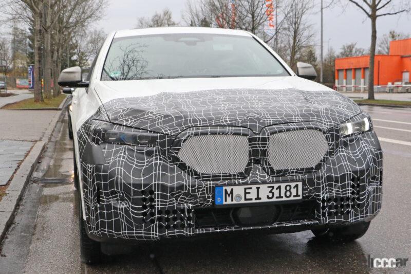 「新しいデイタイム・ランニング・ライトを装着。BMWクーペSUV「X6」の内部には「iDrive8」を搭載」の1枚目の画像