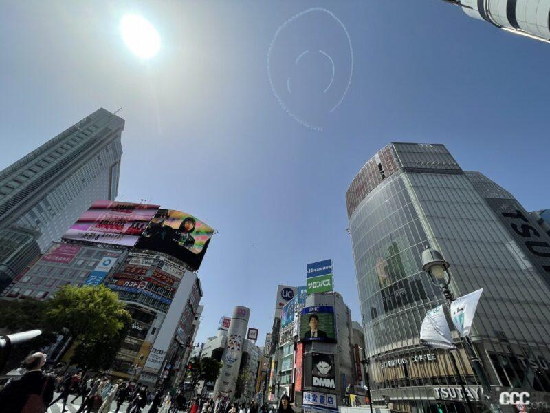 「【Fly for ALL #大空を見上げよう】明日4月22日（金）、東京・神奈川上空に室屋義秀選手がフライトで描くニコちゃんマークを見上げよう！」の5枚目の画像