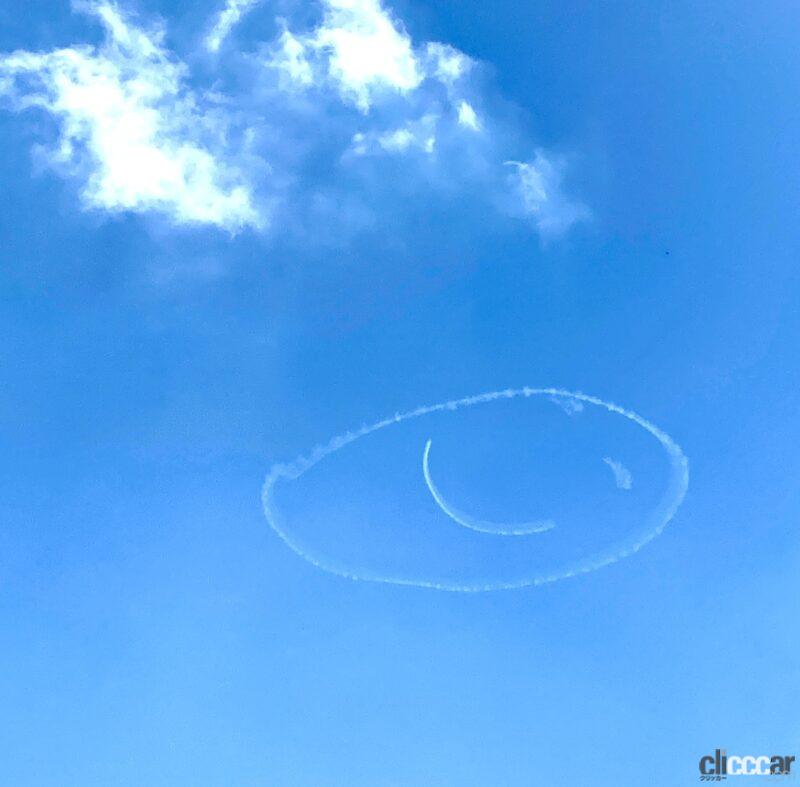 「室屋義秀選手、ありがとう！東京・神奈川上空にほっこり描かれたニコちゃんマークが見えた♪【Fly for ALL #大空を見上げよう】」の3枚目の画像
