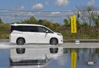 滑りやすい路面進入