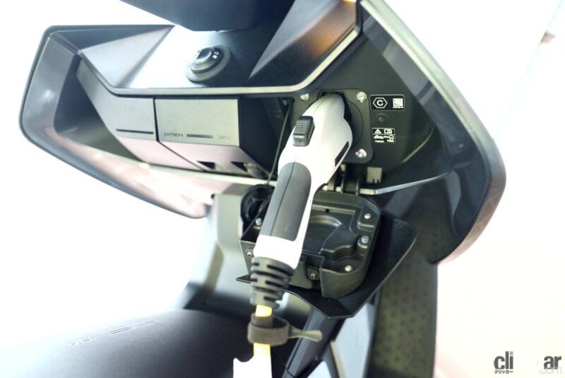 「BMWの新型電動スクーター「CE04」に試乗。ゼロ発進から異次元のダッシュ力。低重心ボディで安定感が抜群」の22枚目の画像