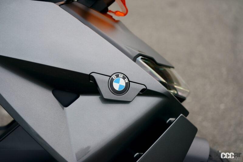 「BMWの新型電動スクーター「CE04」に試乗。ゼロ発進から異次元のダッシュ力。低重心ボディで安定感が抜群」の18枚目の画像