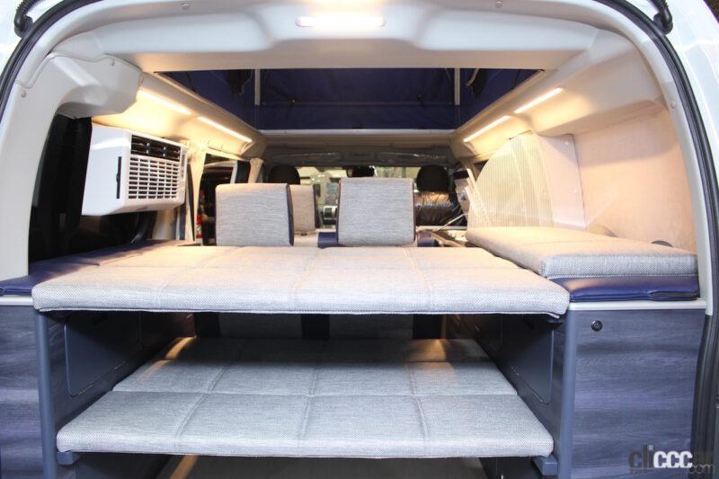 「常設ベッドと超快適な「使える」ルーフテントを備えたハイエースベースのバンコン【ジャパンキャンピングカーショー2022】」の3枚目の画像
