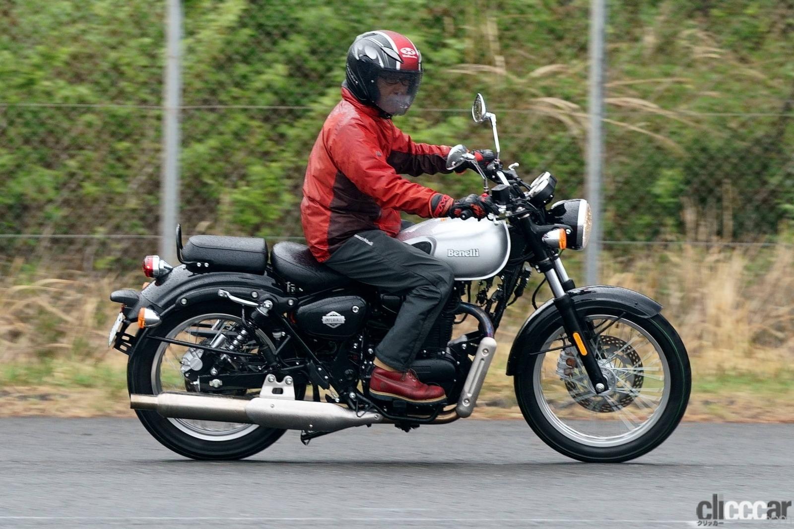 「ベネリの新型「インペリアーレ400」に試乗。のんびりバイク旅が楽しいネオレトロモデル」の2枚目の画像