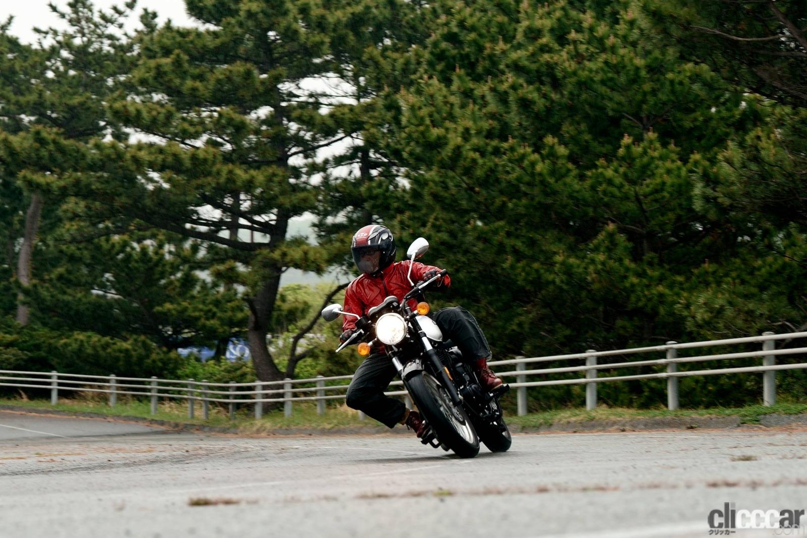 「ベネリの新型「インペリアーレ400」に試乗。のんびりバイク旅が楽しいネオレトロモデル」の6枚目の画像