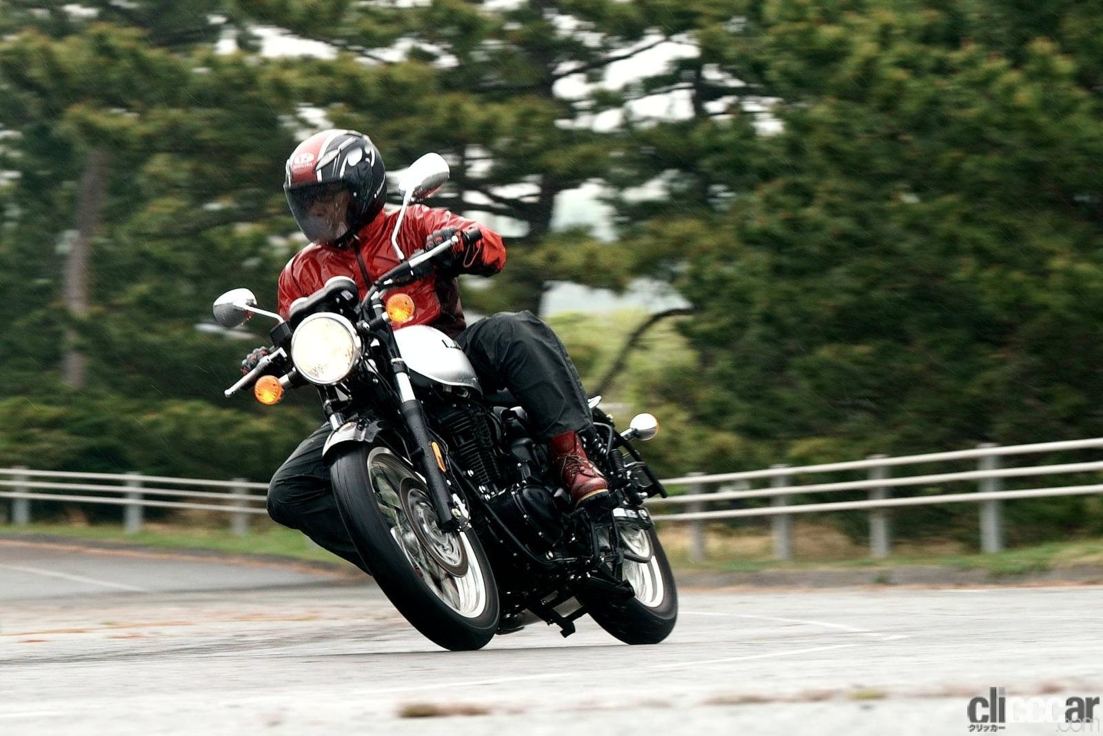 「ベネリの新型「インペリアーレ400」に試乗。のんびりバイク旅が楽しいネオレトロモデル」の9枚目の画像