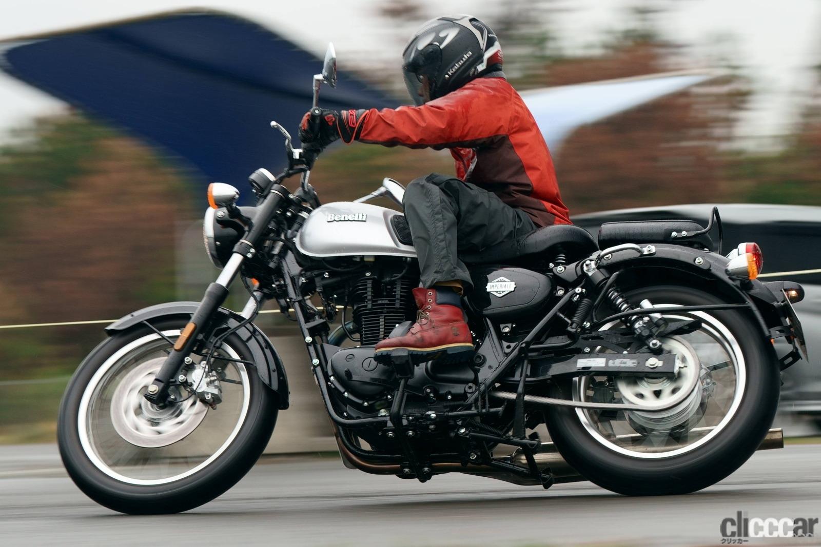 「ベネリの新型「インペリアーレ400」に試乗。のんびりバイク旅が楽しいネオレトロモデル」の10枚目の画像