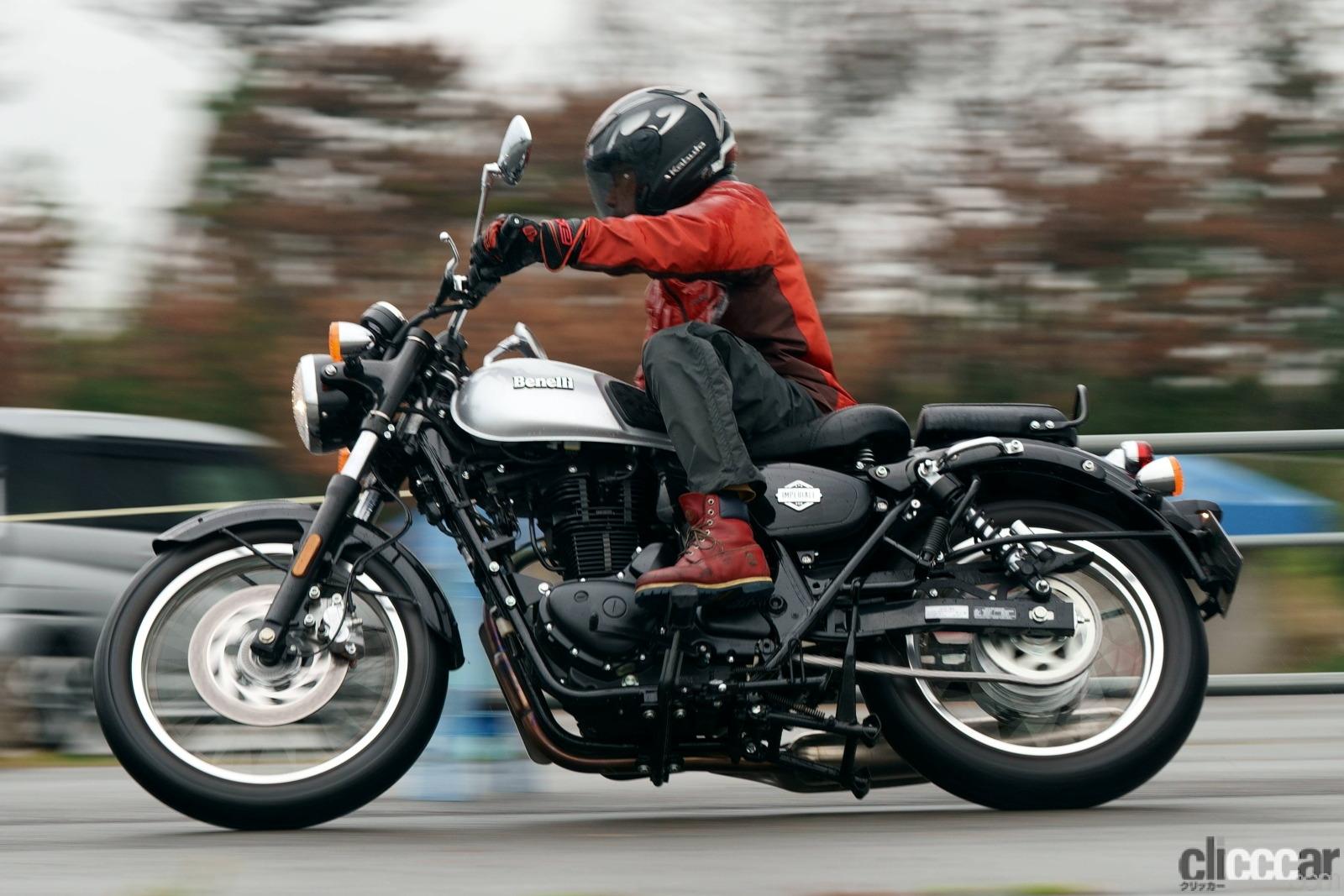 「ベネリの新型「インペリアーレ400」に試乗。のんびりバイク旅が楽しいネオレトロモデル」の11枚目の画像