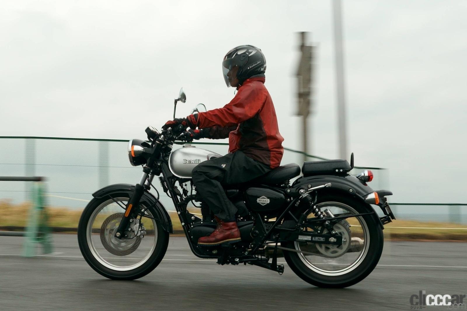 「ベネリの新型「インペリアーレ400」に試乗。のんびりバイク旅が楽しいネオレトロモデル」の15枚目の画像