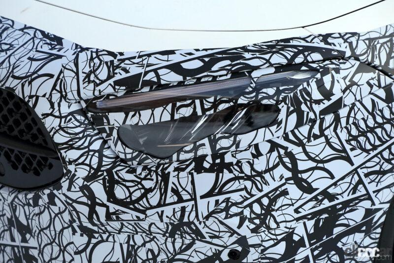 「メルセデス・ベンツAクラス改良型のキャビン内を激写。スッキリとしたデザインにリフレッシュ」の1枚目の画像