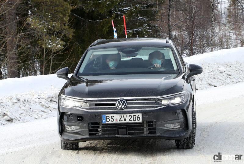 「中を覗けば巨大ディスプレイ。VWパサート次期型、車内を激写」の1枚目の画像