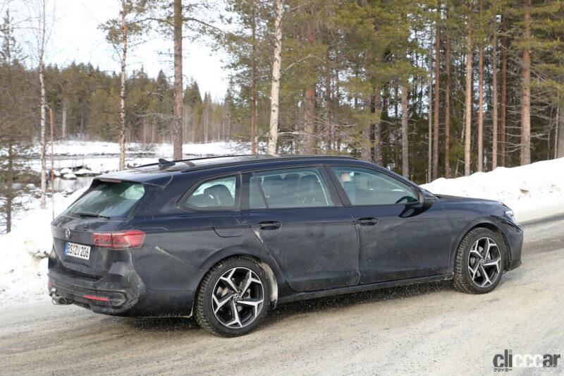 「中を覗けば巨大ディスプレイ。VWパサート次期型、車内を激写」の8枚目の画像