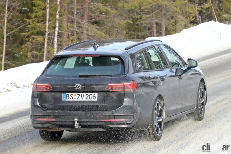 「中を覗けば巨大ディスプレイ。VWパサート次期型、車内を激写」の10枚目の画像