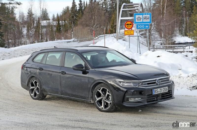 「中を覗けば巨大ディスプレイ。VWパサート次期型、車内を激写」の5枚目の画像