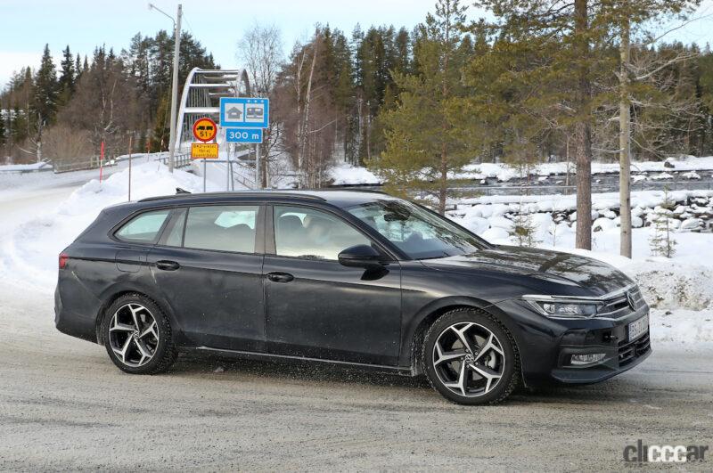 「中を覗けば巨大ディスプレイ。VWパサート次期型、車内を激写」の6枚目の画像