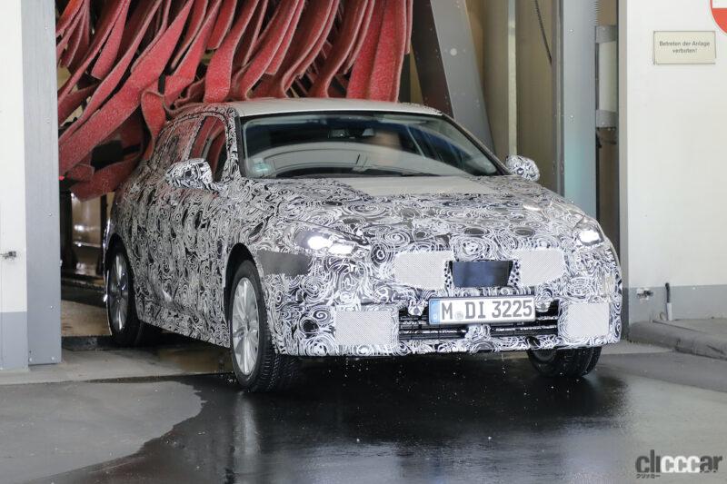 「BMW 1シリーズ改良型の巨大ディスプレイを激写」の1枚目の画像