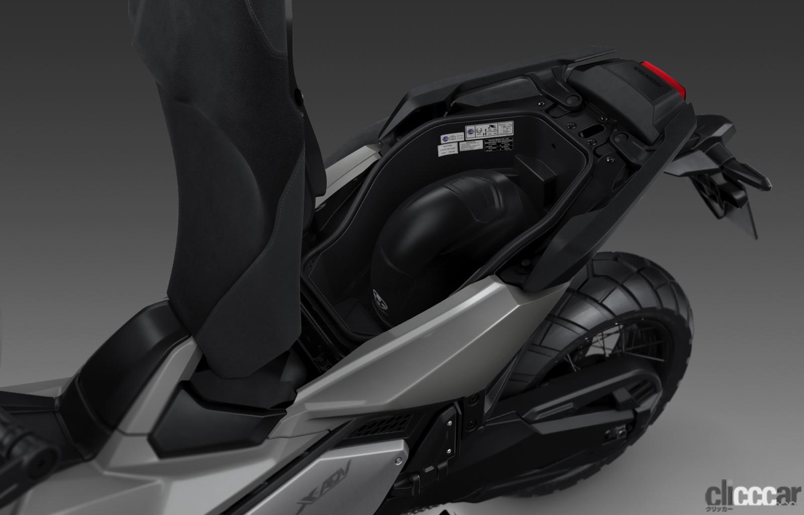 「ホンダのスクータータイプ大型アドベンチャー「X-ADV」に鮮烈な赤とツヤ消し黒の新色登場」の7枚目の画像