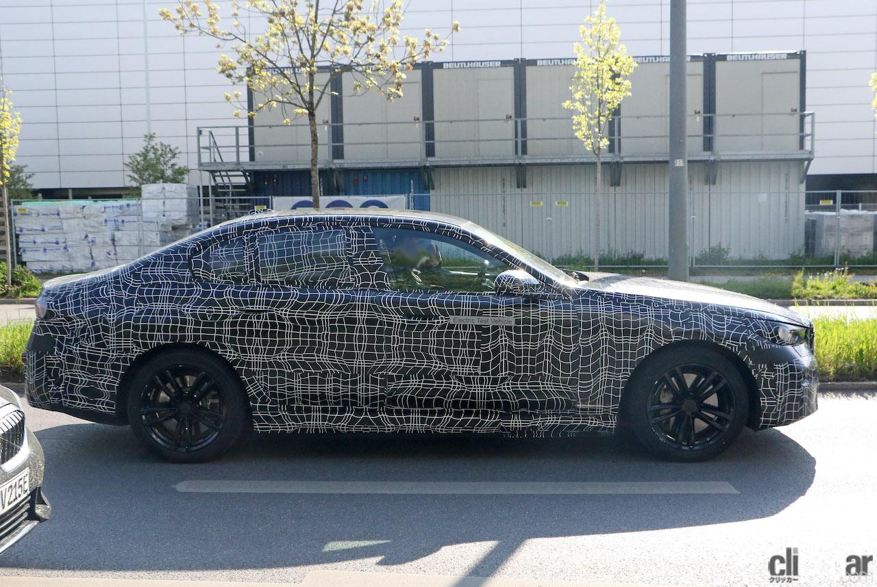 「内部も激写。BMW新型EVセダン「i5」、市販型のすべてを大公開」の5枚目の画像
