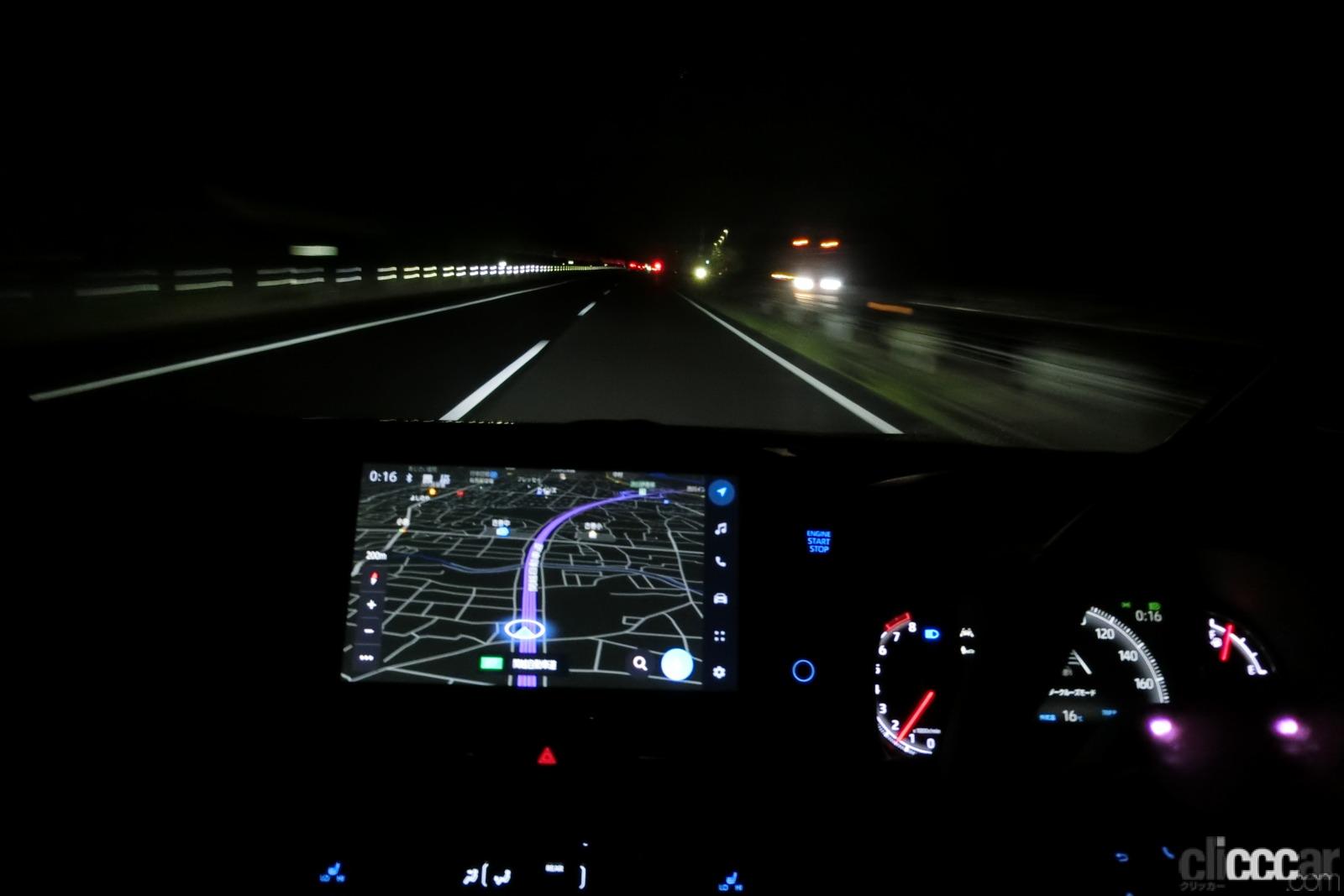 Light Rear 8 Full Lighting 画像 新型ヴォクシーのアダプティブハイビームシステム Ahs を試してみた 新車リアル試乗2 3 トヨタヴォクシー夜間ledライト性能編 Clicccar Com