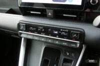 新型ヴォクシーの実用的な駐車支援機能には楽しさもある？【新車リアル試乗2-4・トヨタヴォクシー 車庫入れ／荷室／空調性能編】 - auto air-con control panel 1