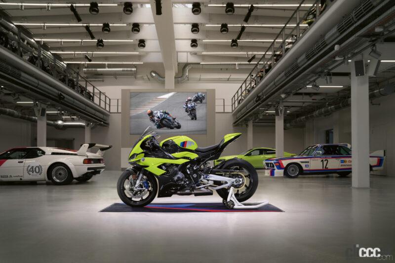 「BMWのスーパーバイク「M1000RR」に、Mブランド50周年記念の限定車が登場」の2枚目の画像