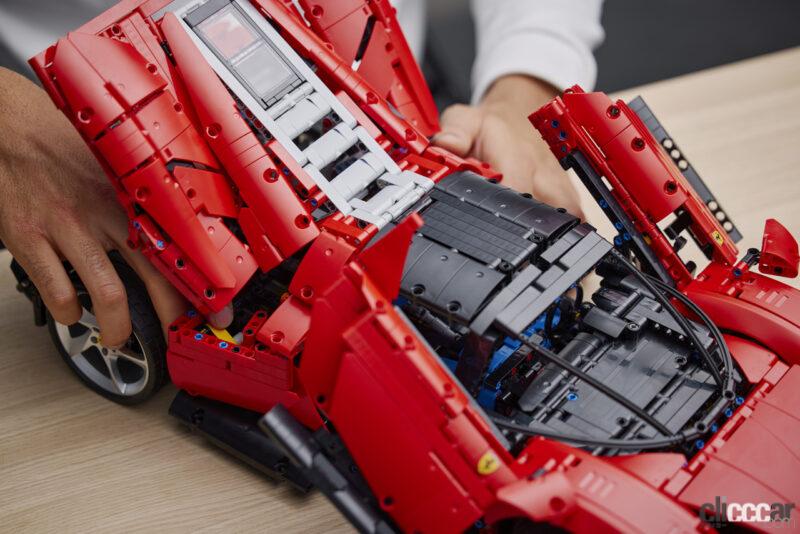 「フェラーリの激レアモデル「デイトナSP3」の1/8スケールのレゴテクニックキットが4万7980円で発売」の3枚目の画像