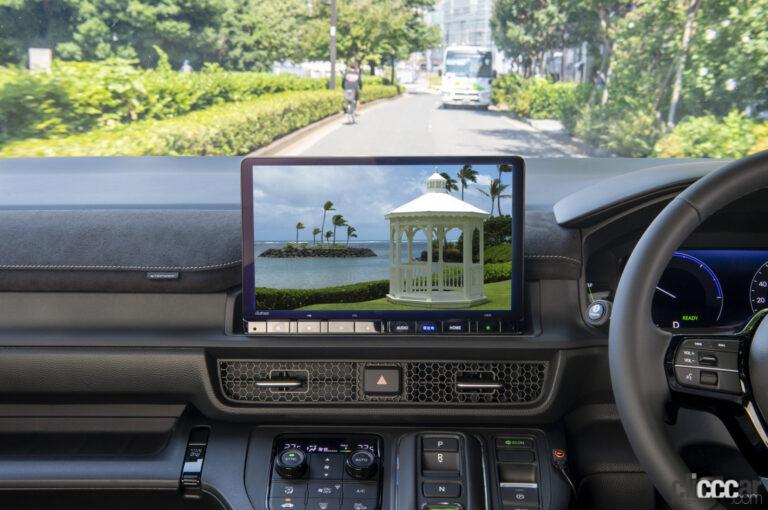 ステップワゴンのディーラーオプションナビTVが走行中も見られるテレビキット新発売