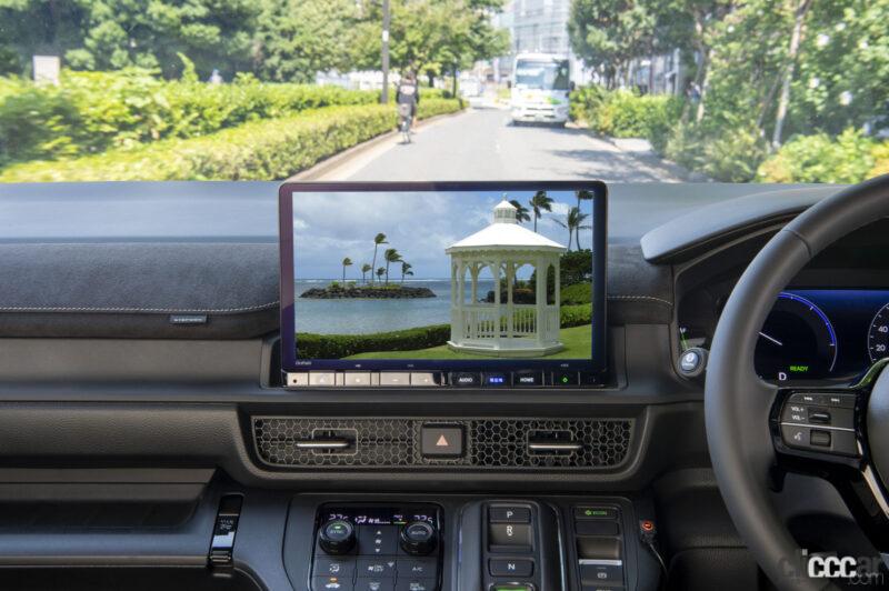 「新型ホンダ「ステップワゴン」ディーラーオプションナビに走行中もテレビを映し出すキット新発売」の1枚目の画像