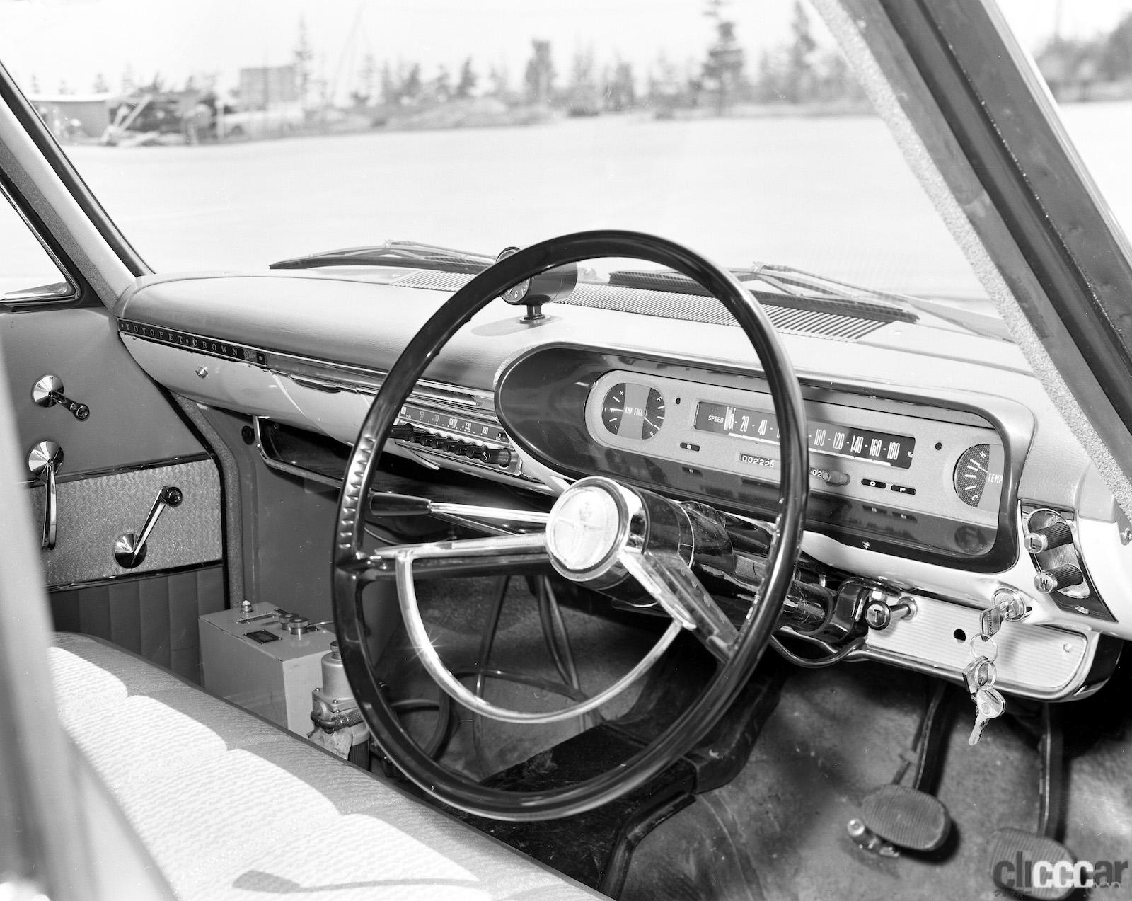 Oldcar Interior 01 画像 旧車でもエアコン付きに乗る人が81 3 夏の紫外線対策は暑さと内装を守るサンシェードが最多 Clicccar Com