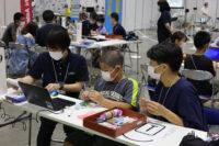 日立Astemo 保護者も一緒! ラインに沿って自動的に働く車を作って遊ぼう