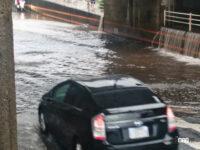 東日本の記録的大雨でJAF宮城支部が注意喚起。豪雨時のアンダーパスなどは特に注意 - Car flooding_02