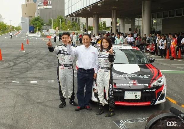 「豊田章男さん、クルマ好きなら見果てぬ夢の一つであるWRCの先行車ドライバーに」の1枚目の画像
