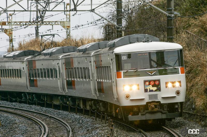 「往年の「新幹線リレー号」カラーが24年ぶりに復活。有料撮影会も開催」の4枚目の画像