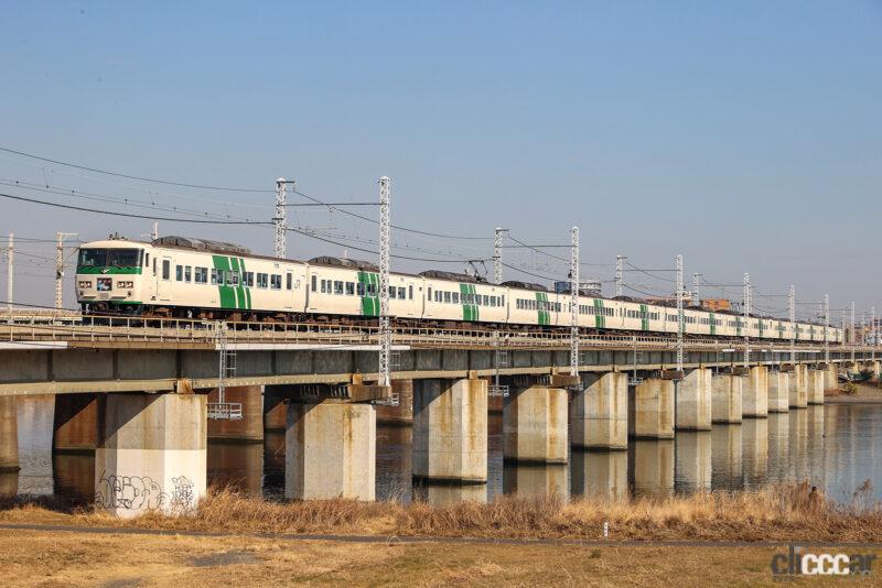 「往年の「新幹線リレー号」カラーが24年ぶりに復活。有料撮影会も開催」の5枚目の画像