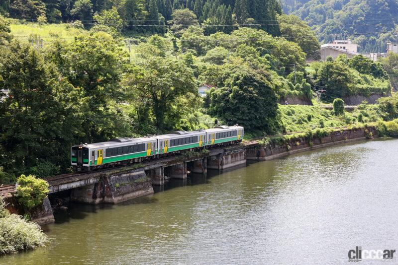 「2011年3つの鉄橋が流失して不通だったJR東日本只見線が、11年ぶりに全線復活。紅葉の奥会津に行ってみては？」の2枚目の画像