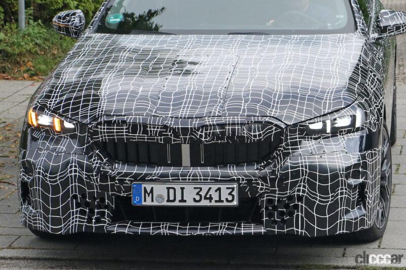 「新グリルもヘッドライトも丸わかり。BMW 5シリーズ次期型、最新プロトタイプをスクープ」の3枚目の画像