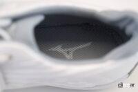 ミズノのドライビングシューズ「BARECLUTCH」