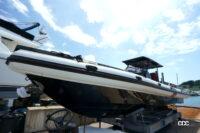 チューブの内側の船体モノハルはFRP、両サイドに3本のストレイキーが入るコンケーブのVハル