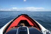 細身のバウ形状がわかる