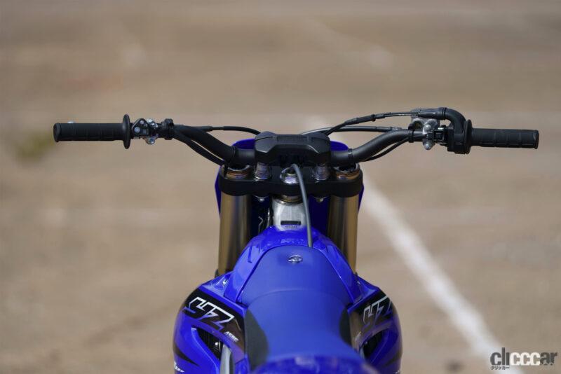 「ヤマハのオフロード競技用バイク最高峰「YZ450F」の2023年型は10年ぶりのリターンライダーでも乗れるのか？　」の18枚目の画像