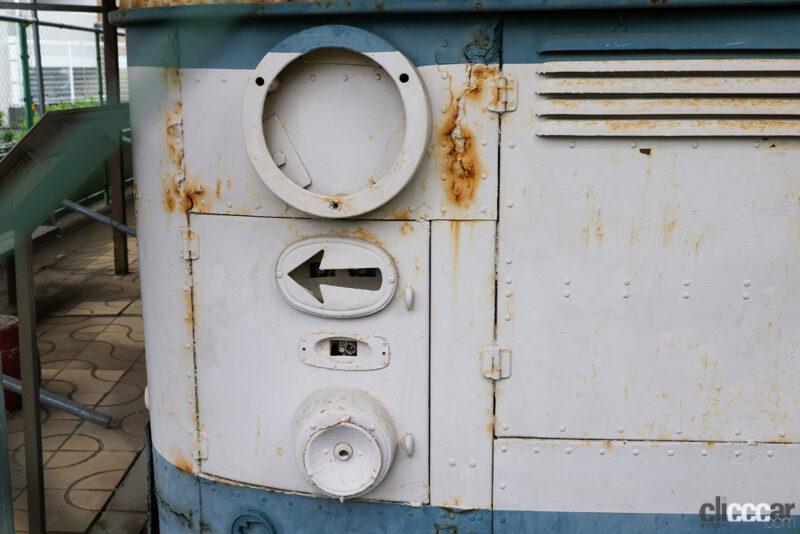 1 画像|バスに見えて実は電車?排ガスを出さない電動車両「トロリーバス」の数少ない実存車体が川崎にあった