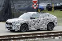 こんなに変わるの？BMW X2次期型、もはやスポーツカーに進化 - Spy shot of secretly tested future car