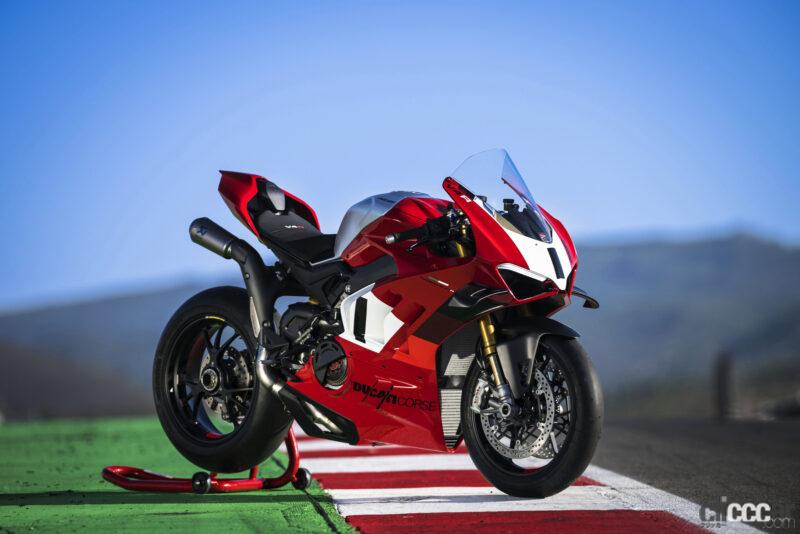 「ドゥカティの2023年型「パニガーレV4R」は、MotoGPマシンに最も近い市販バイク。専用マフラーとオイルで240.5psを発揮」の1枚目の画像