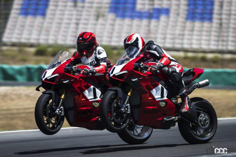 「ドゥカティの2023年型「パニガーレV4R」は、MotoGPマシンに最も近い市販バイク。専用マフラーとオイルで240.5psを発揮」の5枚目の画像