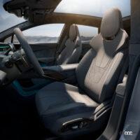 ロータスの新型EV「エレトレ」。フロントシート