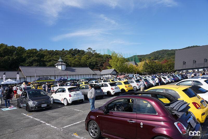 「栃木県・足利市で開催された大規模ミーティングにチンクエチェントなど200台以上が集結！」の1枚目の画像