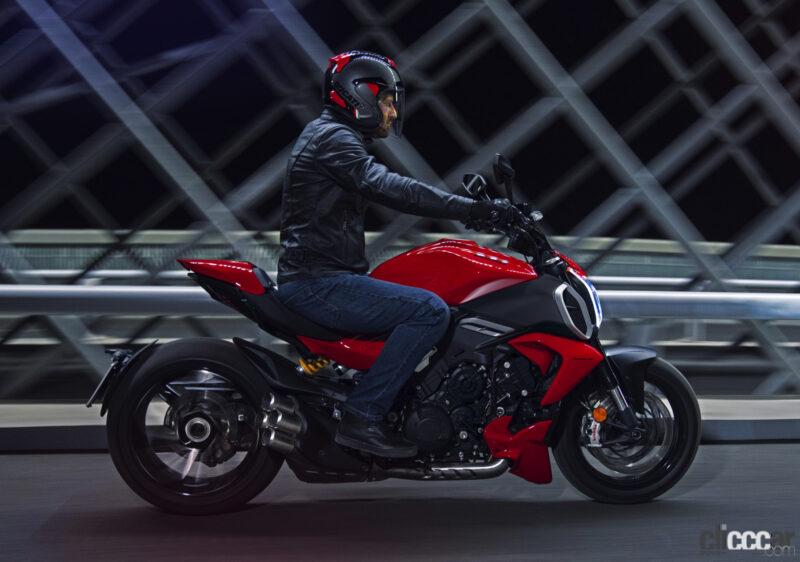 2023_ducati_diavelV4_03 画像|ドゥカティの新型クルーザー「ディアベルV4」は、エンジンの4気筒化や右4本出しマフラーで ...